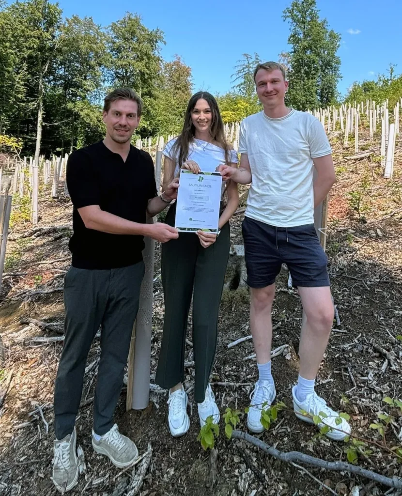 Übergabe der Baumurkunde für 50 Linden beim Wiederbewaldungsprojekt in Freiburg-Ebringen