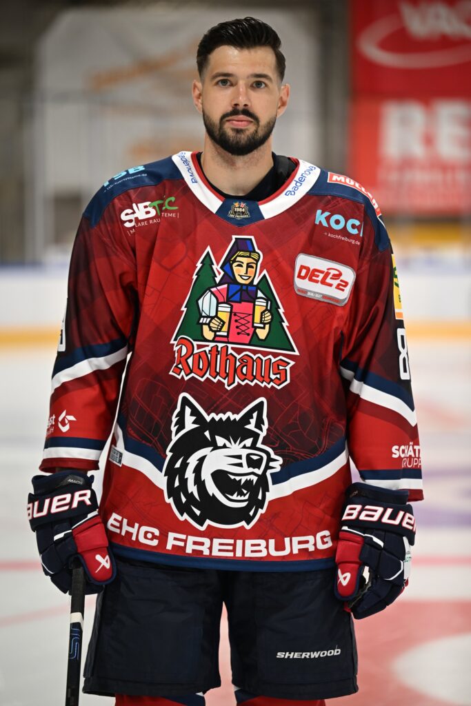 Lukas Mühlbauer im Trikot des EHC Freiburg, Saison 2026/27