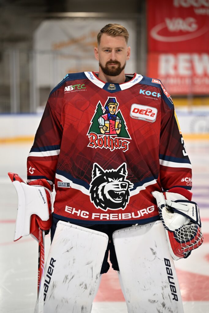 Olafr Schmidt im Trikot des EHC Freiburg, Saison 2026/27