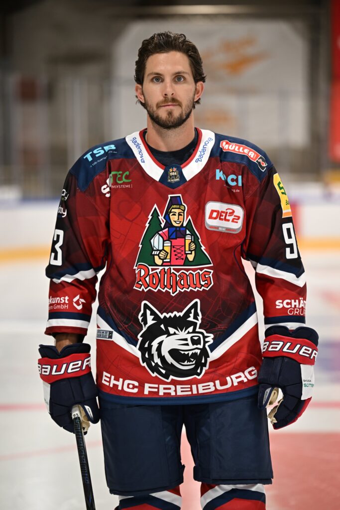 Parker Bowles im Trikot des EHC Freiburg, Saison 2026/27